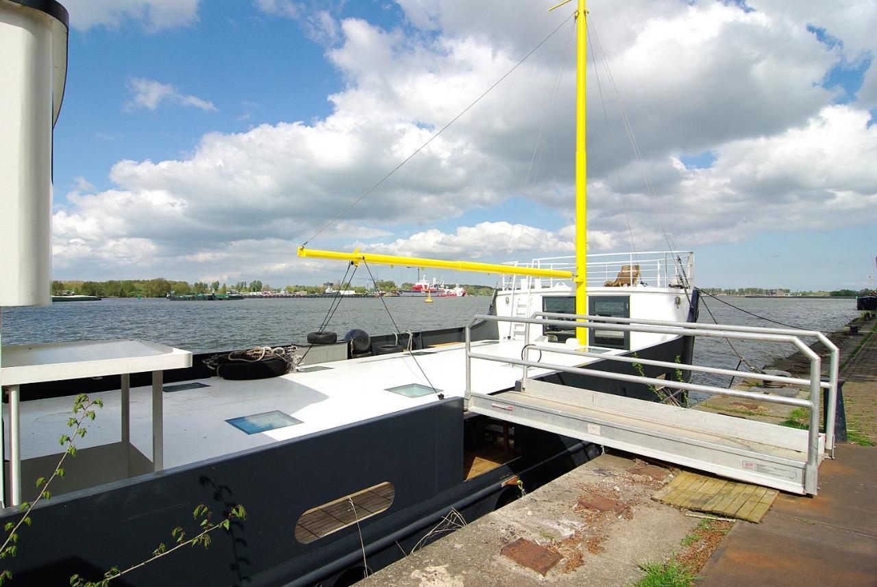 ホテル Magnificent Houseboat With A Stunning View! アムステルダム エクステリア 写真