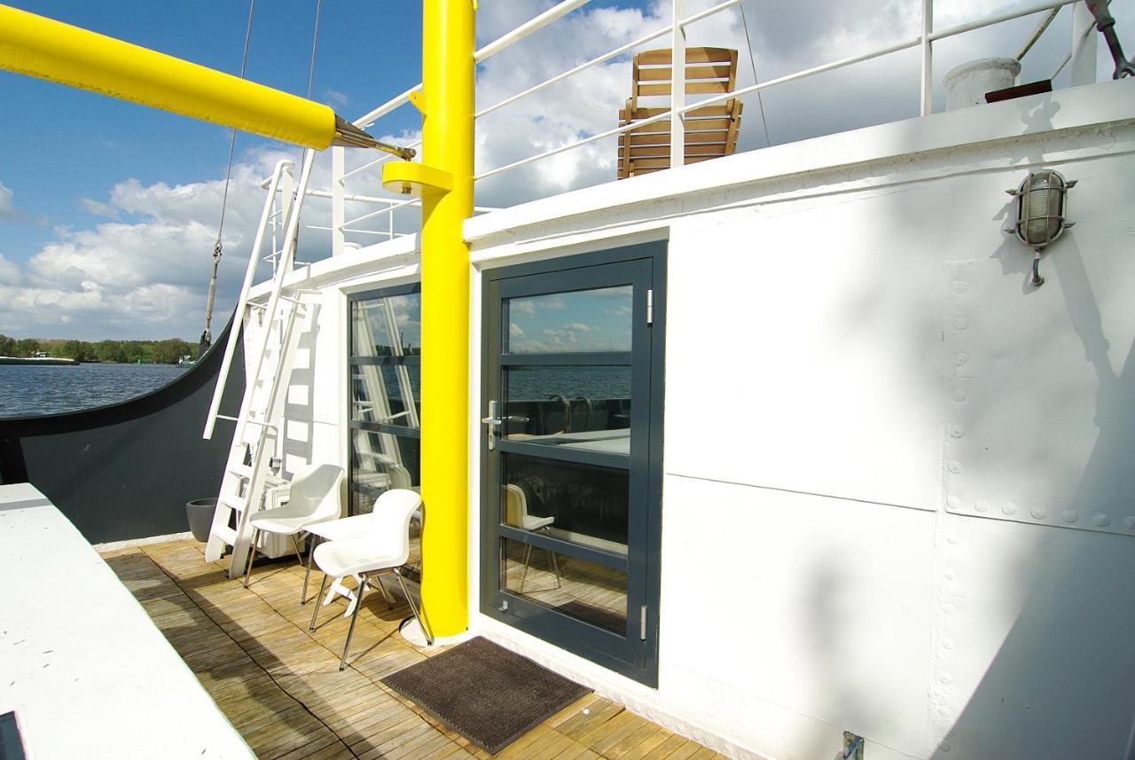 ホテル Magnificent Houseboat With A Stunning View! アムステルダム エクステリア 写真